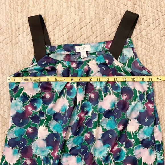 4/$25  LOFT sleeveless Patterned top - Picture 4 of 8